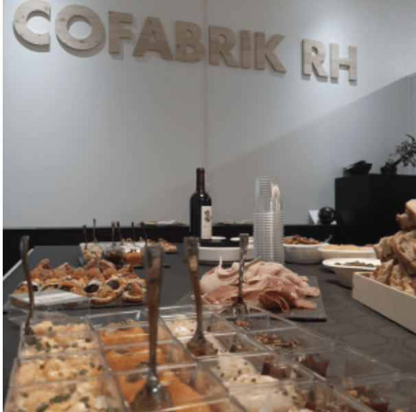 Buffet de charcuterie et vin chez Cofabrik RH.